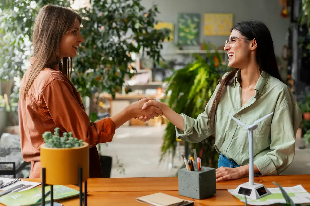empresa e cliente conversando